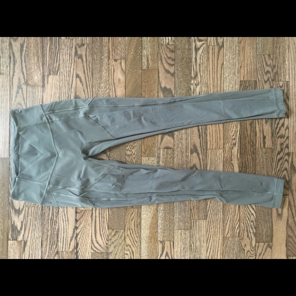 Lululemon size 6 ALL THE RIGHT PLACES pant